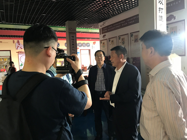中国知识产权报社、河南科技日报记者联合采访考察南阳市艾产业发展情况