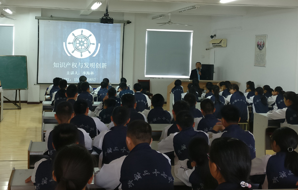 河南省中小学知识产权普及教育巡讲活动走进开封市二十七中
