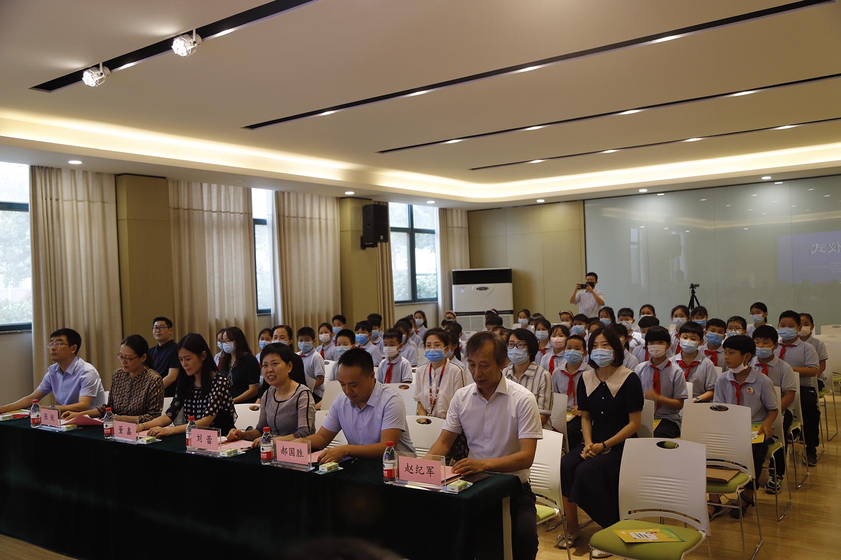 河南省知识产权局向金水区艺术小学捐赠2600册书籍