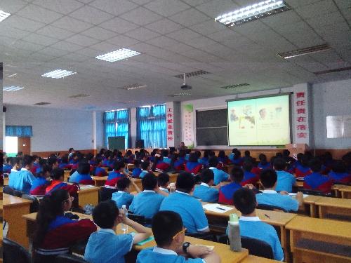 河南省中小学知识产权普及教育宣讲团进入新乡市第一中学