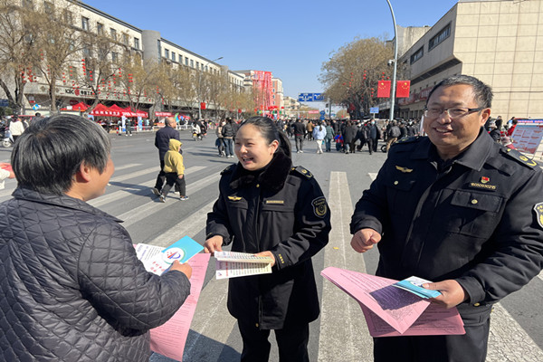 滑县市场监管局（知识产权局）开展道口古会法治宣传活动